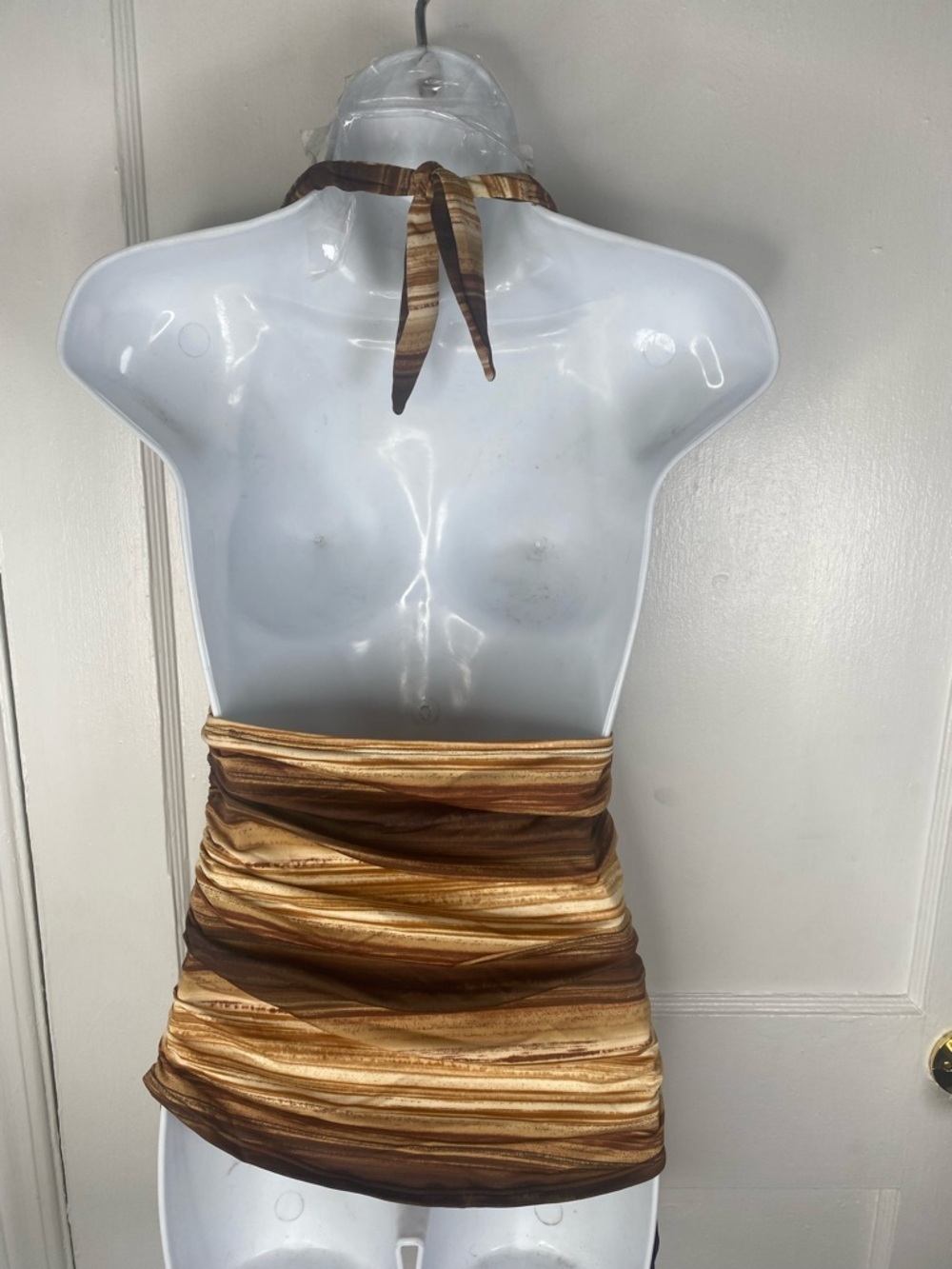 La Blanca NWT Brown and Cream Striped Halter Bathingsuit Bikini Top - Picture 5 of 7